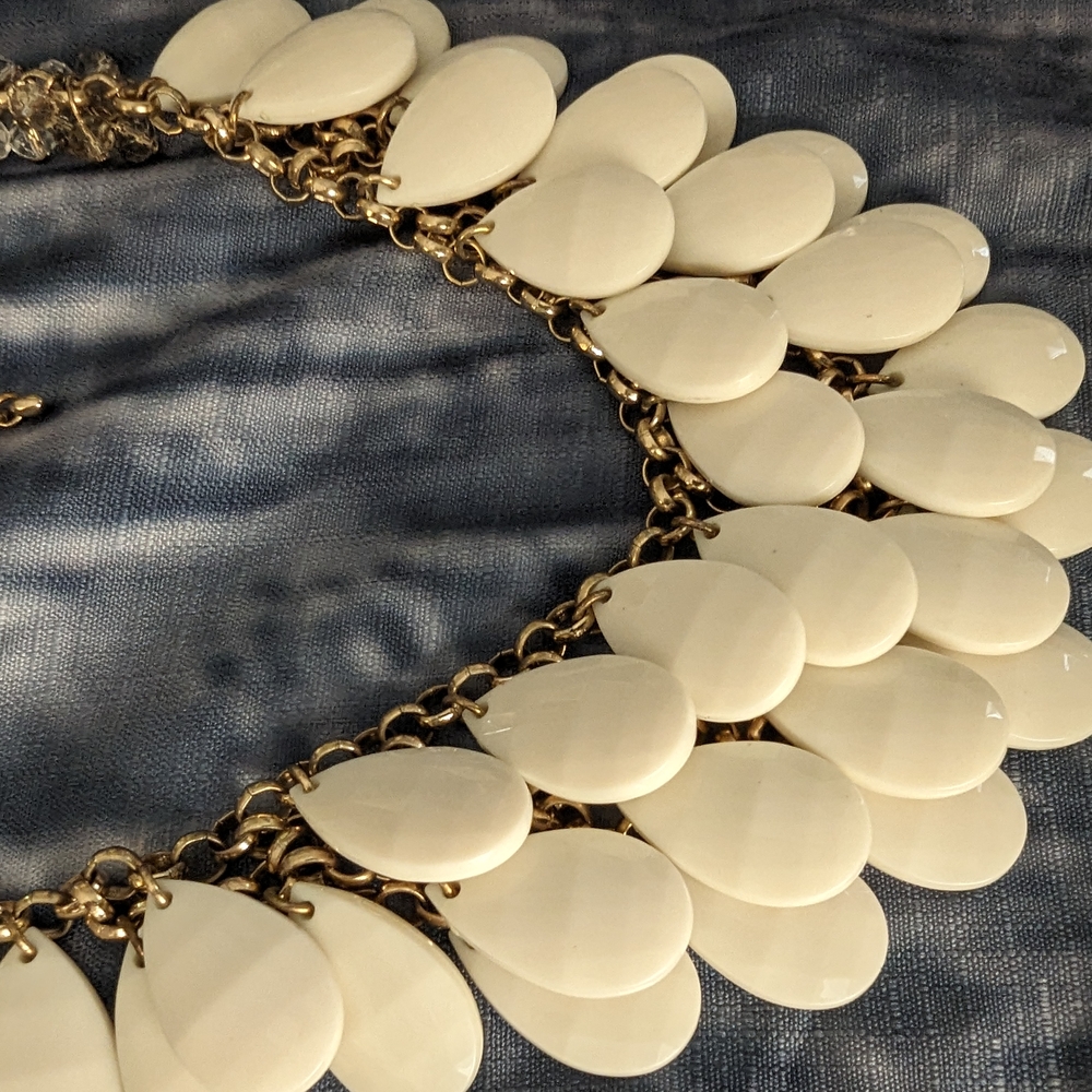 Beautiful Cream Teardrop Necklace